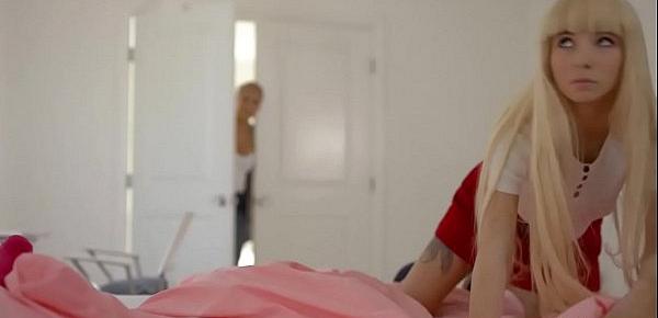  MILF Ryan Keely joins her squirting stepdaughter Kenzie Reeves on bed